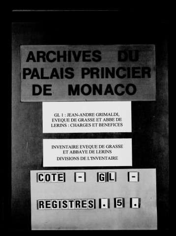 Consignation entre les mains d'Honorat Achard, marchand de Grasse, d'une somme de 150 florins que Guillaume de Guesi, évêque de Grasse, offrait de payer pour la pension due à Noël dernier, selon l'ordonnance du Pape, à Georges du Bar, procureur d'Antoine de Remoules, jadis évêque de Grasse , ledit Guillaume de Guesi affirmant avoir payé le terme dû à la Saint-Jean Baptiste de l'année dernière.