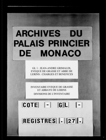 Mandement de Pierre, cardinal de Foix, légat d'Avignon, à l'évêque de Grasse, qu'il relève ses diocésains, Paulet Avril, Jean Castilhon et autres habitants de Mougins de la peine d'excommunication qu'ils avaient encourue pour coups et blessures sur les personnes des frères Pierre Tavernier, Augustin et Jean de Prada, dominicain. Avignon, 19 février 1460.